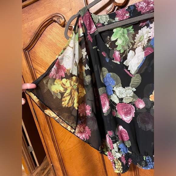 🌺🍃Cold Shoulder Blouse - Picture 5 of 12